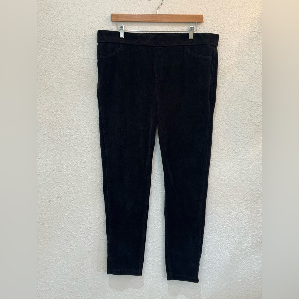 Gloria Vanderbilt Black corduroy pants